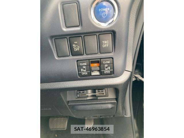 Toyota VOXY HYBRID 2014-04 8832464-14
