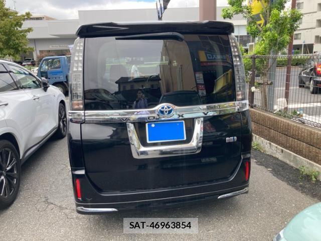 Toyota VOXY HYBRID 2014-04 8832464-2