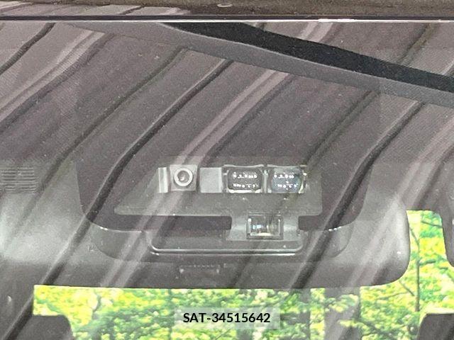 Toyota VOXY HYBRID 2021-12 8832436-5