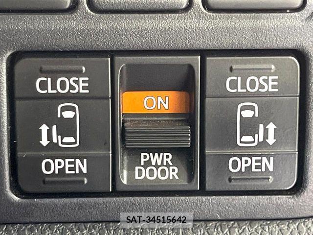 Toyota VOXY HYBRID 2021-12 8832436-6