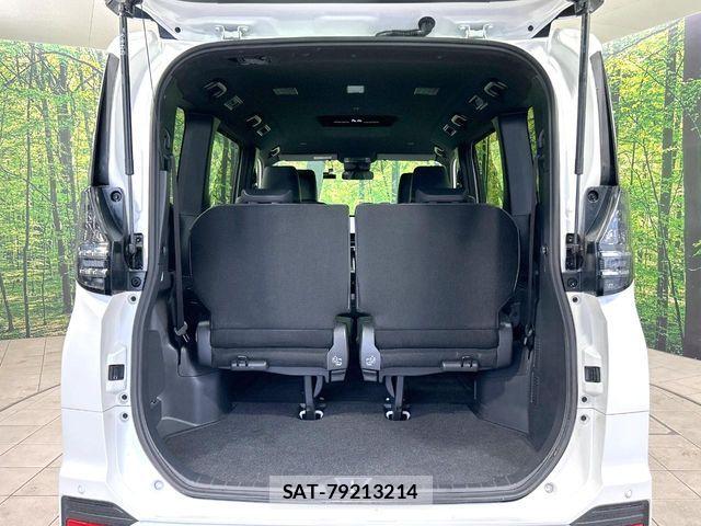 Toyota VOXY HYBRID 2025-10 8832421-10