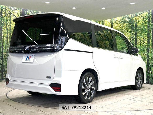 Toyota VOXY HYBRID 2025-10 8832421-17
