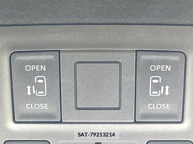 Toyota VOXY HYBRID 2025-10 8832421-3