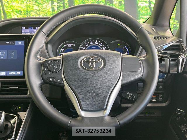 Toyota VOXY HYBRID 2020-11 8832440-11