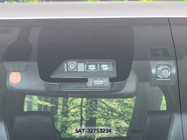 Toyota VOXY HYBRID 2020-11 8832440-5