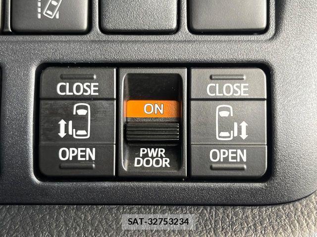 Toyota VOXY HYBRID 2020-11 8832440-6