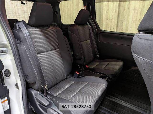 Toyota VOXY HYBRID 2019-08 8832451-9