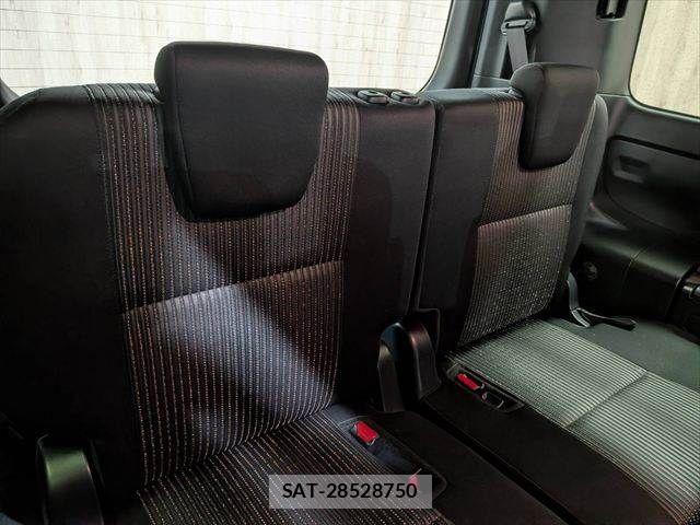Toyota VOXY HYBRID 2019-08 8832451-10
