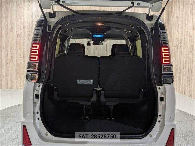 Toyota VOXY HYBRID 2019-08 8832451-11