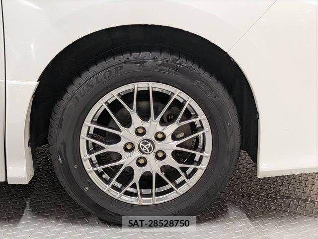 Toyota VOXY HYBRID 2019-08 8832451-15