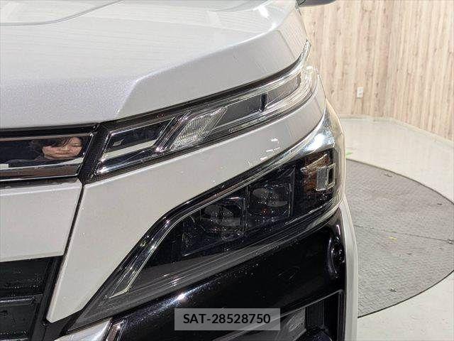 Toyota VOXY HYBRID 2019-08 8832451-23