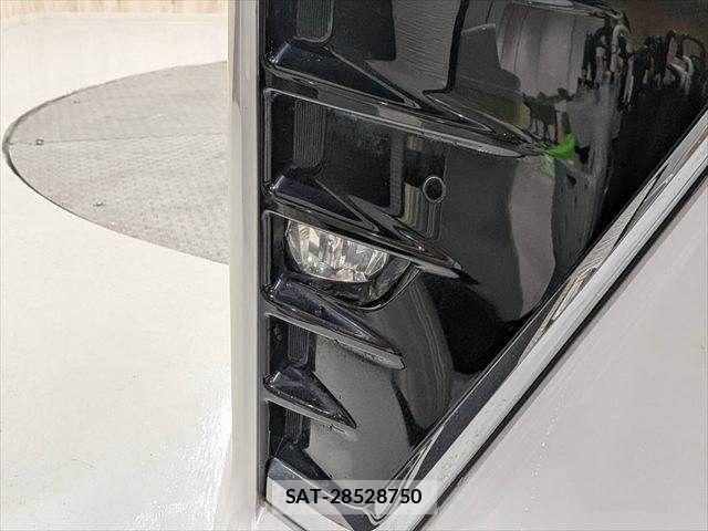 Toyota VOXY HYBRID 2019-08 8832451-26