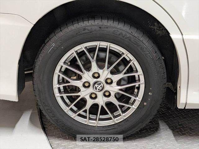 Toyota VOXY HYBRID 2019-08 8832451-29