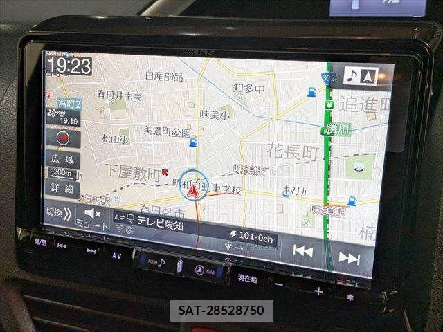 Toyota VOXY HYBRID 2019-08 8832451-3