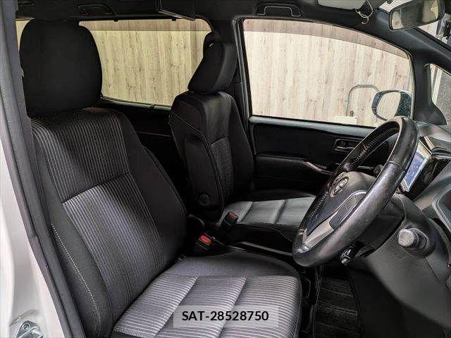 Toyota VOXY HYBRID 2019-08 8832451-8