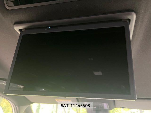 Toyota VOXY HYBRID 2022-10 8832429-2