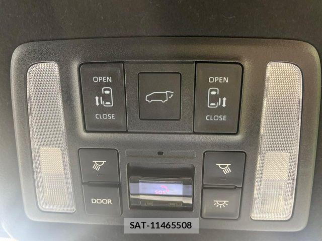 Toyota VOXY HYBRID 2022-10 8832429-4