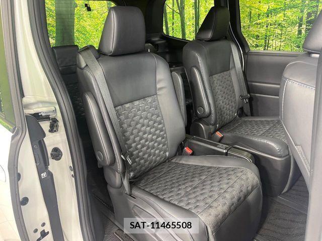 Toyota VOXY HYBRID 2022-10 8832429-8