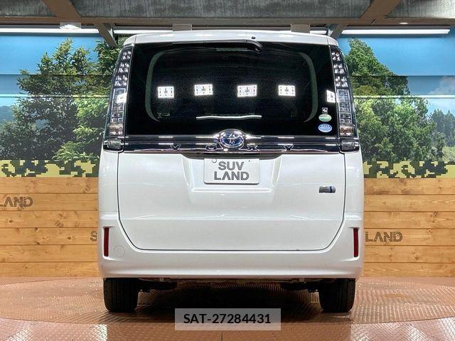 Toyota VOXY HYBRID 2015-10 8832458-15