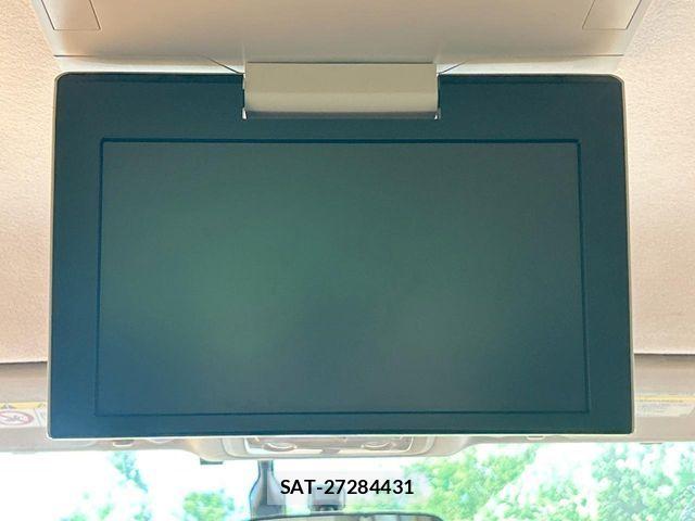 Toyota VOXY HYBRID 2015-10 8832458-2