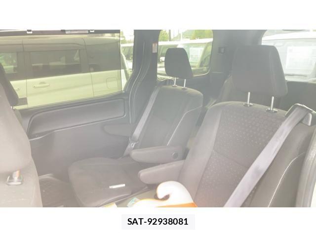 Toyota VOXY HYBRID 2018-03 8832463-10