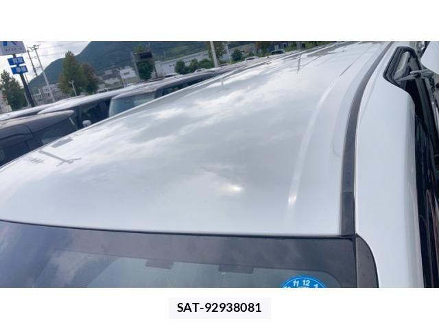 Toyota VOXY HYBRID 2018-03 8832463-12