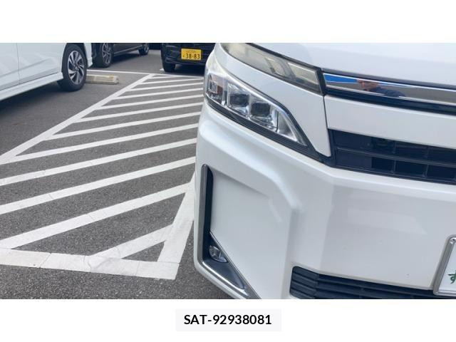 Toyota VOXY HYBRID 2018-03 8832463-14