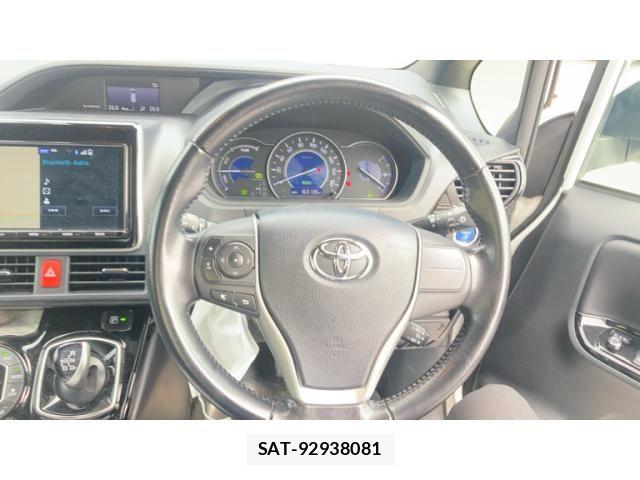 Toyota VOXY HYBRID 2018-03 8832463-16