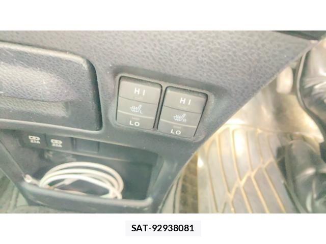 Toyota VOXY HYBRID 2018-03 8832463-19
