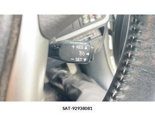 Toyota VOXY HYBRID 2018-03 8832463-20
