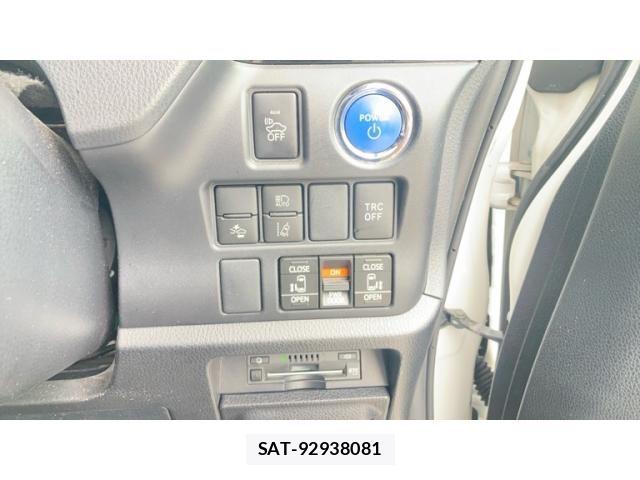 Toyota VOXY HYBRID 2018-03 8832463-21