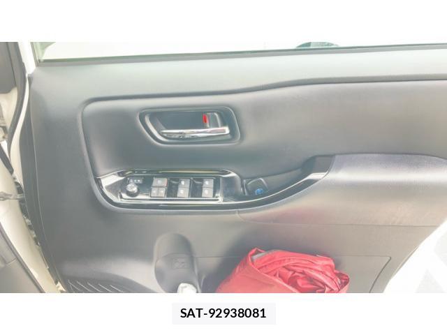 Toyota VOXY HYBRID 2018-03 8832463-22