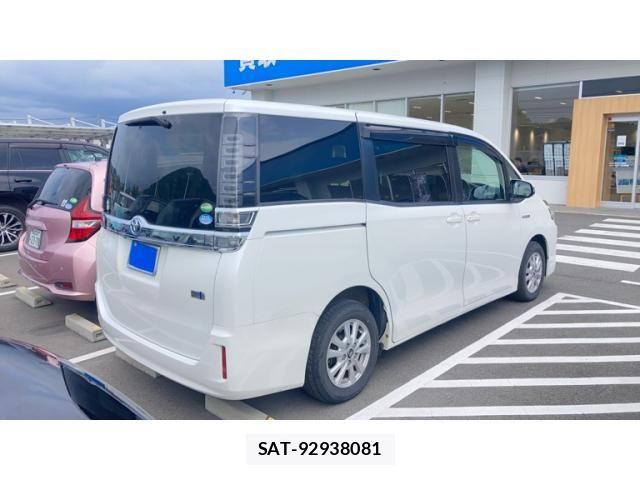 Toyota VOXY HYBRID 2018-03 8832463-2