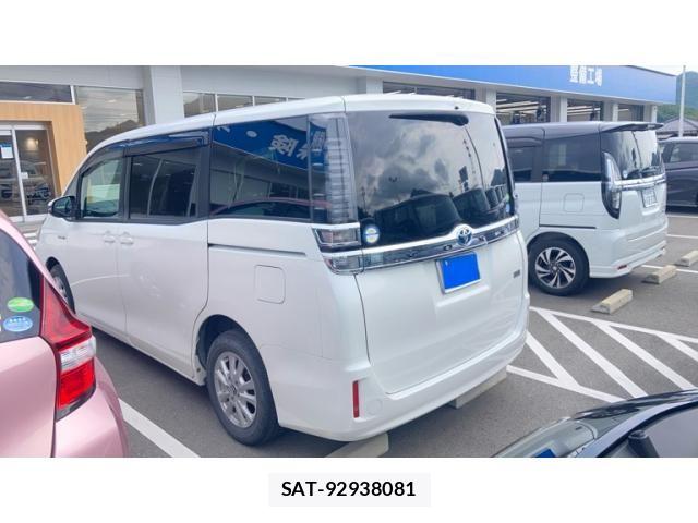 Toyota VOXY HYBRID 2018-03 8832463-3