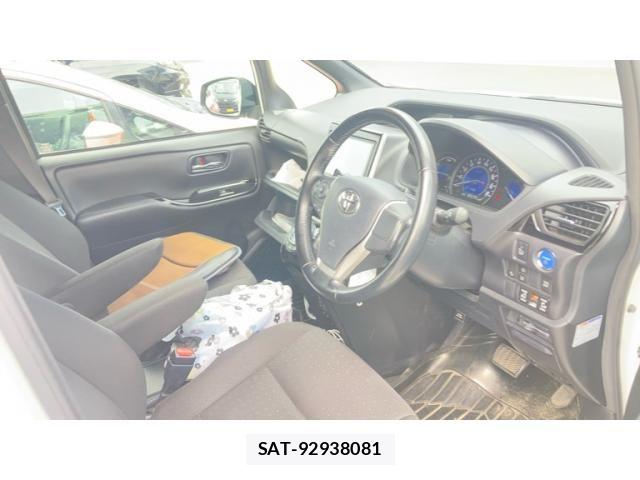Toyota VOXY HYBRID 2018-03 8832463-6