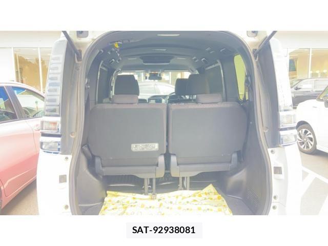 Toyota VOXY HYBRID 2018-03 8832463-8