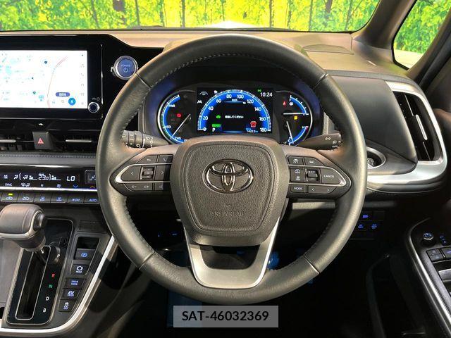 Toyota VOXY HYBRID 2023-09 8832433-12