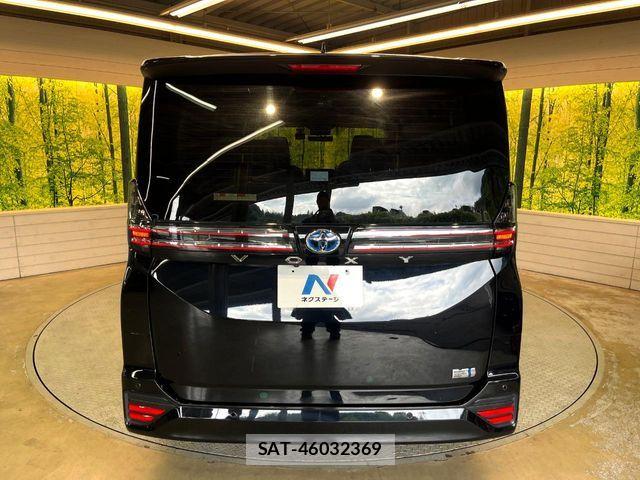 Toyota VOXY HYBRID 2023-09 8832433-16