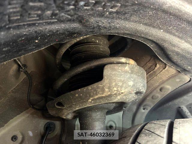 Toyota VOXY HYBRID 2023-09 8832433-19