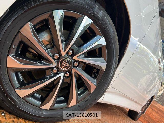 Toyota VOXY HYBRID 2024-08 8851058-13