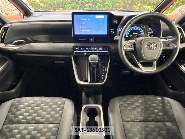 Toyota VOXY HYBRID 2024-08 8851058-1