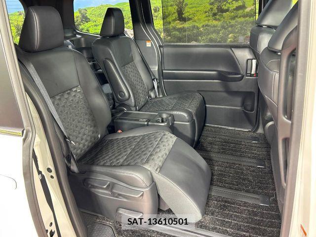 Toyota VOXY HYBRID 2024-08 8851058-8