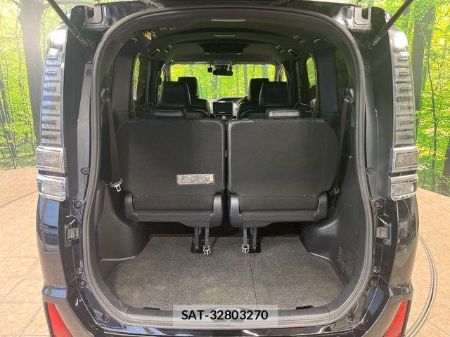 Toyota VOXY HYBRID 2021-03 8851066-11