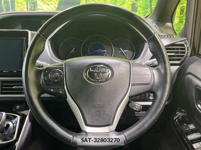 Toyota VOXY HYBRID 2021-03 8851066-12