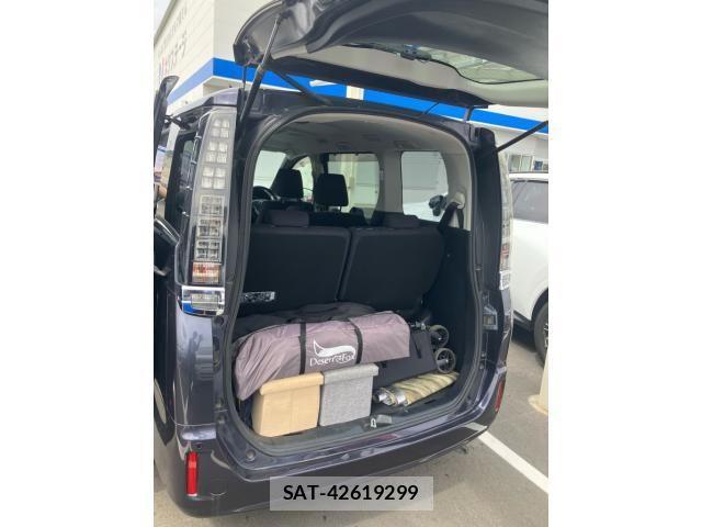 Toyota VOXY HYBRID 2014-05 8851068-9