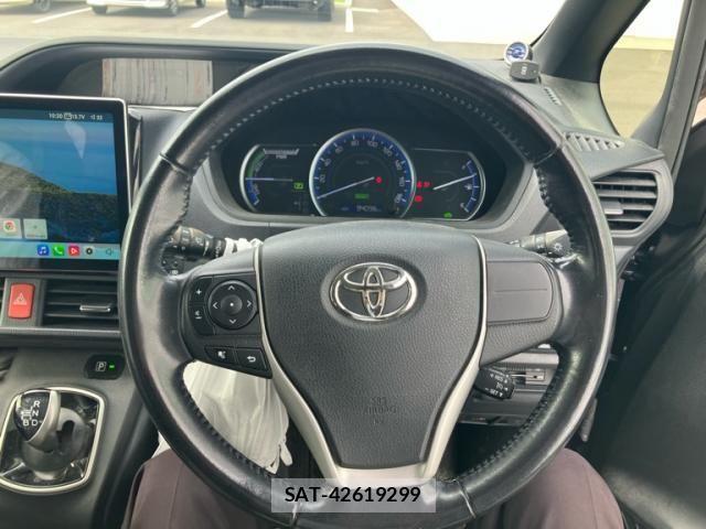 Toyota VOXY HYBRID 2014-05 8851068-11