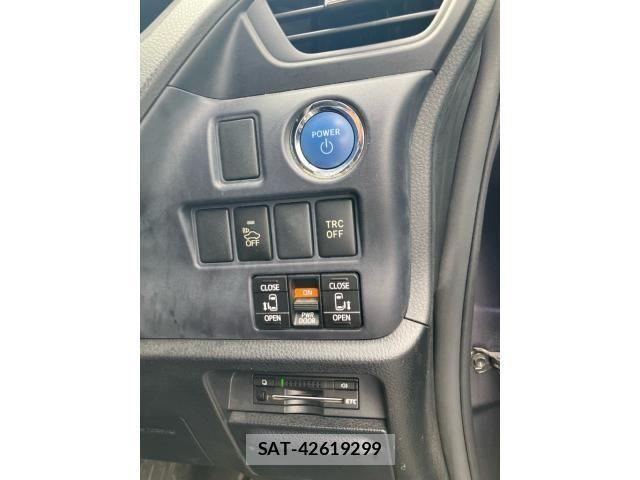 Toyota VOXY HYBRID 2014-05 8851068-13