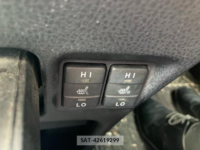 Toyota VOXY HYBRID 2014-05 8851068-16