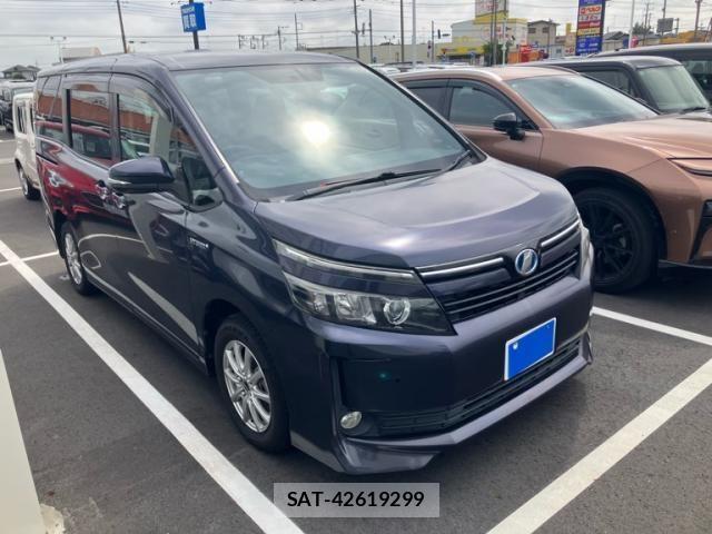 Toyota VOXY HYBRID 2014-05 8851068-1