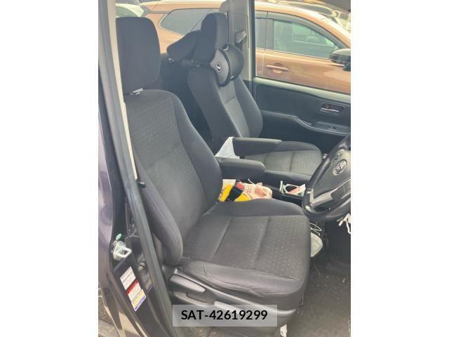 Toyota VOXY HYBRID 2014-05 8851068-20